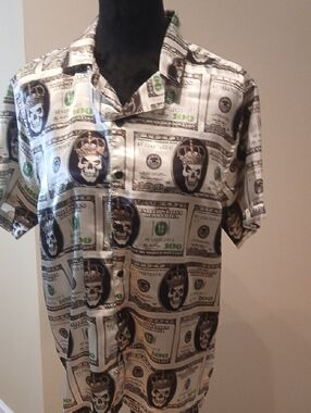 Casual Short-Sleeve Button-Down Shirt in White, Black & Green Money Skull Print